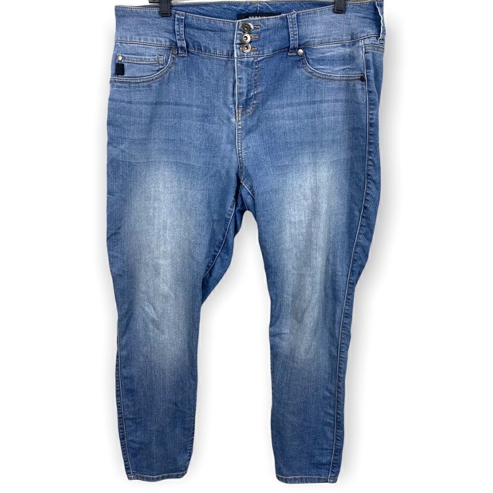 TORRID 3 button Light Wash Jeggings